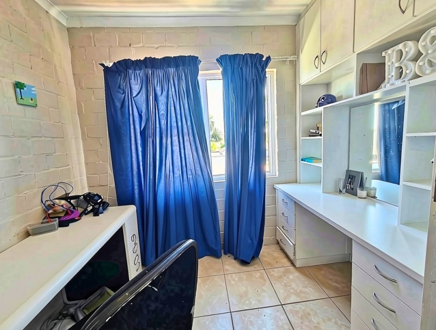 To Let 2 Bedroom Property for Rent in Bothasig Western Cape